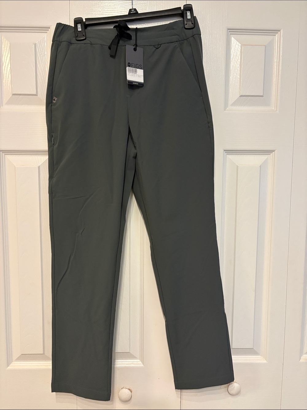 FIGS Women’s Charcoal Jogger Scrub Pants with Drawstring 683